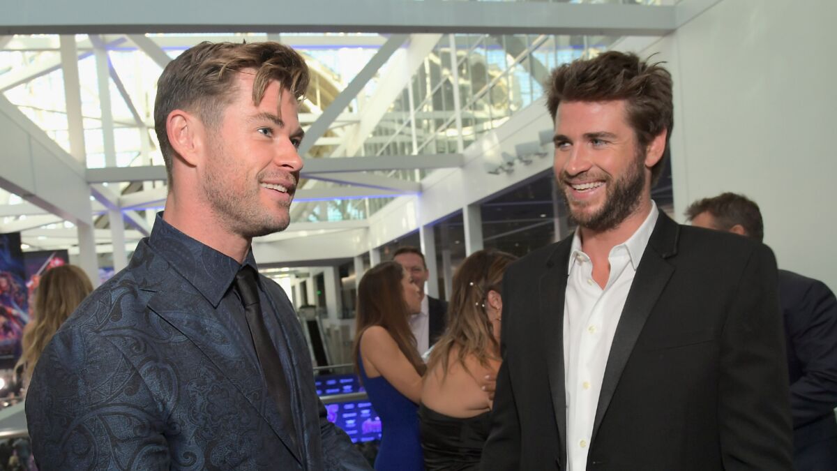 Chris Hemsworth Frere Chris Hemsworth : l'acteur de Thor en compétition à la salle de musculation  avec son frère Liam