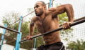 Muscle-up : la technique et les astuces pour faire le mouvement facilement