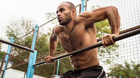 Muscle-up : la VRAIE technique et les meilleures astuces pour faire le mouvement facilement