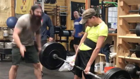 PERF DE LA SEMAINE : Atteint de paralysie cérébrale il soulève deux fois son poids en deadlift