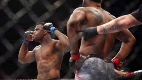 UFC Phoenix : Avant son retour contre Caïn Velasquez ce week-end, revivez la démolition de Curtis Blaydes par Francis Ngannou
