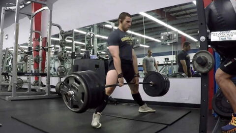 Un américain explose un record de powerlifting avec 10 000kg en moins d'une minute !