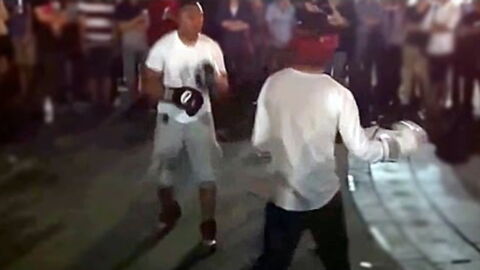 Un homme a la mauvaise idée de relever le défi d'un ex-boxeur pro dans la rue