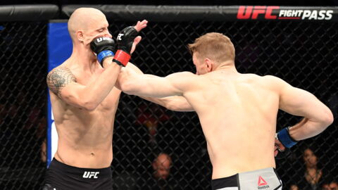 UFC : quand Dan Hooker mettait un violent KO à James Vick grâce à la plus belle feinte de l'année (VIDÉO)