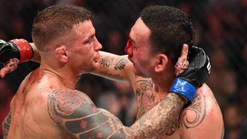Dustin Poirier bat Max Holloway après un combat épique et ultra violent et remporte la ceinture intérim des poids légers