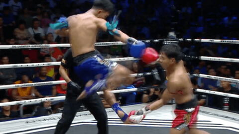 Un flying headkick parfait pour un KO monstrueux en Muay Thaï