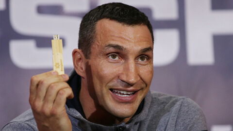 Boxe : Anthony Joshua révèle ce qu'il y avait sur la clef USB dans le peignoir de Wladimir Klitschko