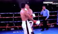 Un boxeur veut checker son adversaire et se fait mettre KO honteusement
