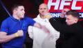 MMA : une conférence de presse dégénère et finit en combat de catch en Russie (VIDEO)
