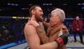 UFC 246 : Conor McGregor tombe dans les bras de la grand-mère de Donald Cerrone après sa victoire par KO (VIDEO)