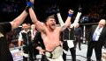 UFC: l'ancien champion Michael Bisping demande à son fils de l'étrangler, ça tourne mal (VIDEO)