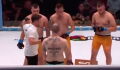 Un combat de MMA en 3 contre 1 s'arrête sur TKO après 14 petites secondes (VIDEO)