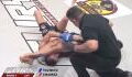 Un combattant de MMA se blesse gravement à cause d'un arbitre inconscient (VIDEO)