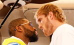 Logan Paul vs Floyd Mayweather : les images du face à face très tendu avant leur combat de boxe