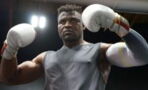Francis Ngannou brise la jambe d'un sparring-partner avant son combat contre Fury
