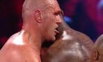 Complètement fou, Tyson Fury lèche le sang de Deontay Wilder avant de le mettre KO