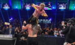 La grosse blessure de Logan Paul après avoir sauté sur Roman Reigns à travers une table à la WWE