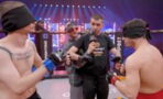 Un combat de MMA en 2 contre 2 les yeux bandés tourne au n'importe quoi (VIDEO)