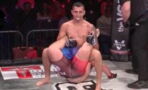Il termine et gagne un combat de MMA grâce à une prise de catch légendaire (VIDEO)