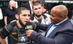 Les premiers mots forts de Khabib après la victoire d'Islam Makhachev contre Oliveira à l'UFC 280
