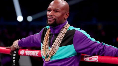 Floyd Mayweather : le boxeur devient le sportif le mieux payé de la décennie selon le magazine Forbes
