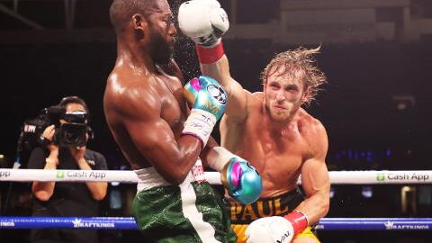 Logan Paul vs Floyd Mayweather : les salaires monstrueux que vont toucher les deux boxeurs grâce au combat