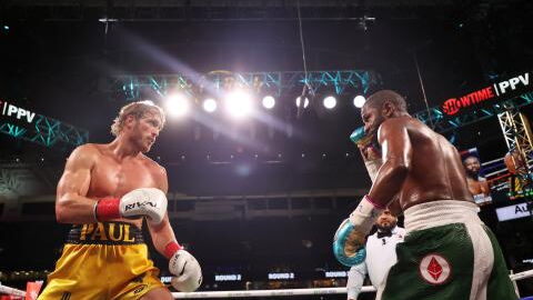 Logan Paul vs Floyd Mayweather : les deux boxeurs accusés d'avoir truqué le combat, une vidéo compromettante dévoilée