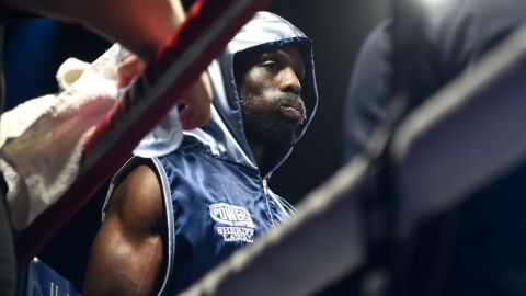 Décès tragique du boxeur Sherif Lawal après un KO lors de son 1er combat professionnel