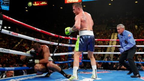 Boxe : Canelo Alvarez met KO Sergey Kovalev dans la 11ème reprise, et devient Champion du Monde WBO des poids moyens