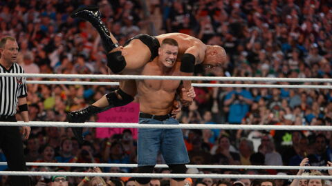 Les performances les plus folles des catcheurs de la WWE en musculation