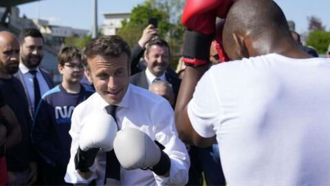 Le Président Emmanuel Macron met les gants et dévoile son niveau en boxe anglaise (VIDEO)