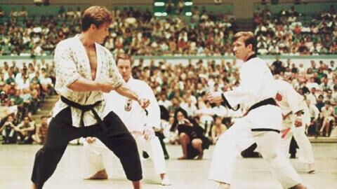 Chuck Norris vs meilleur karatéka de l'histoire, le combat retentissant à la fin légendaire (VIDEO)