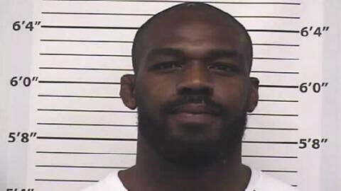 Conduite en état d'ivresse, utilisation négligente d'une arme à feu : Jon Jones encore arrêté pour de graves délits