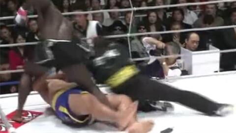 MMA : Quand Melvin Manhoef mettait KO la légende Mark Hunt en 18 secondes (VIDEO)