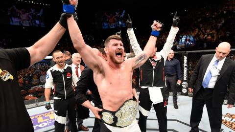 UFC: l'ancien champion Michael Bisping demande à son fils de l'étrangler, ça tourne mal (VIDEO)