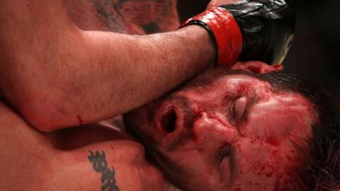 "Je n'avais jamais vu ça", découvrez le combat le plus sanglant de l'histoire du MMA (VIDEO)