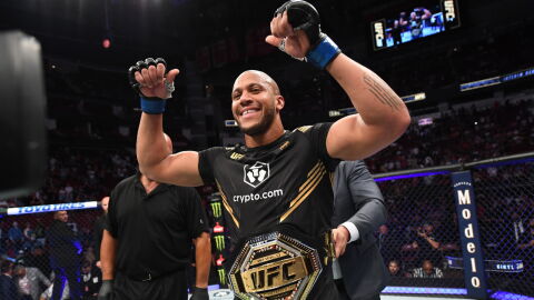 Le premier combat de Ciryl Gane en MMA s'est achevé dès le 1er round après un gros passage à tabac