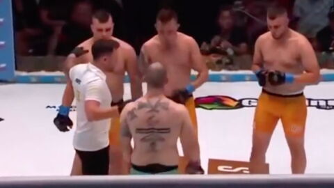 Un combat de MMA en 3 contre 1 s'arrête sur TKO après 14 petites secondes (VIDEO)
