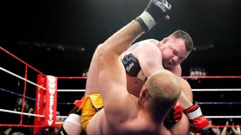 Voici Travis Fulton, le combattant de MMA record aux 320 combats et 143 KO en carrière (VIDEO)