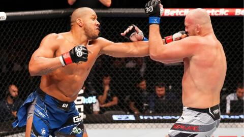 UFC Paris - Ciryl Gane explose Spivac par TKO au 2e round et reprend sa marche en avant