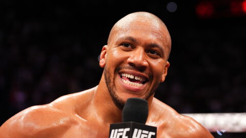 UFC Paris : Ciryl Gane fête sa victoire avec une légende et un possible futur adversaire (VIDÉO)