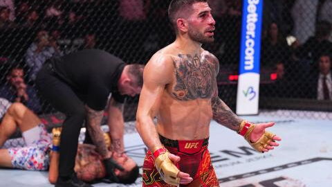 Ilia Topuria éteint Max Holloway... tous les résultats de l'UFC 308