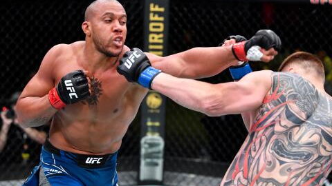 Ciryl Gane annonce la couleur pour son combat contre Volkov à l'UFC 310