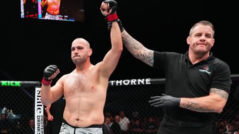 Un top 15 poids lourds de l'UFC renvoyé après une victoire