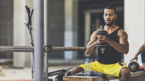 Fermeture des salles : 5 conseils pour se faire sa propre salle de musculation à la maison