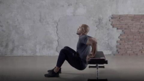 Musculation: un circuit spécial haut du corps pour travailler les triceps à faire chez soi sans matériel !