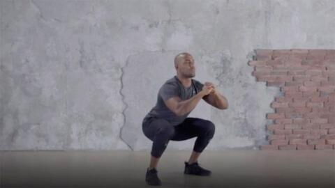 Musculation : un circuit spécial squat pour travailler le bas du corps à faire chez soi sans matériel !