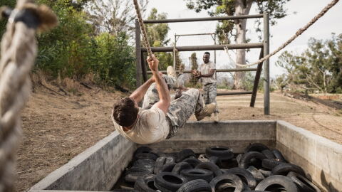 Entraînement : un bodybuilder tente un monstrueux test physique de la Marine