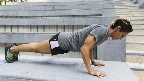 Pompes claquées : Comment faire l'exercice correctement pour muscler vos pectoraux et triceps