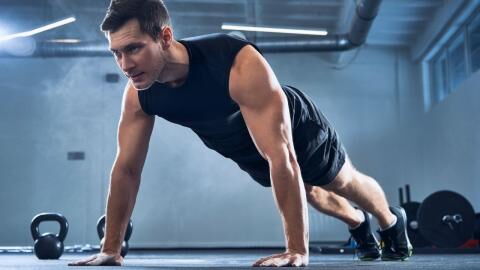 Entrainement : il fait 300 pompes par jour pendant 1 mois et dévoile le résultat sur son corps